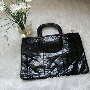 ⬇️ Vintage Palizzio black snake skin handbag
